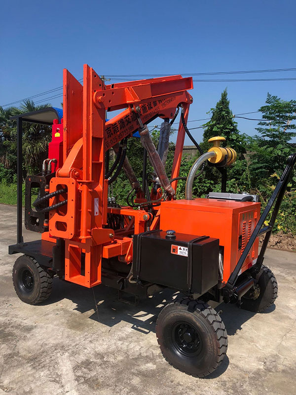 高速公路護(hù)欄打樁機(jī)